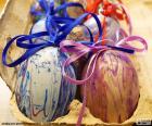 Bir kutu yumurta Paskalya yumurtaları ile dolu dekore edilmiş